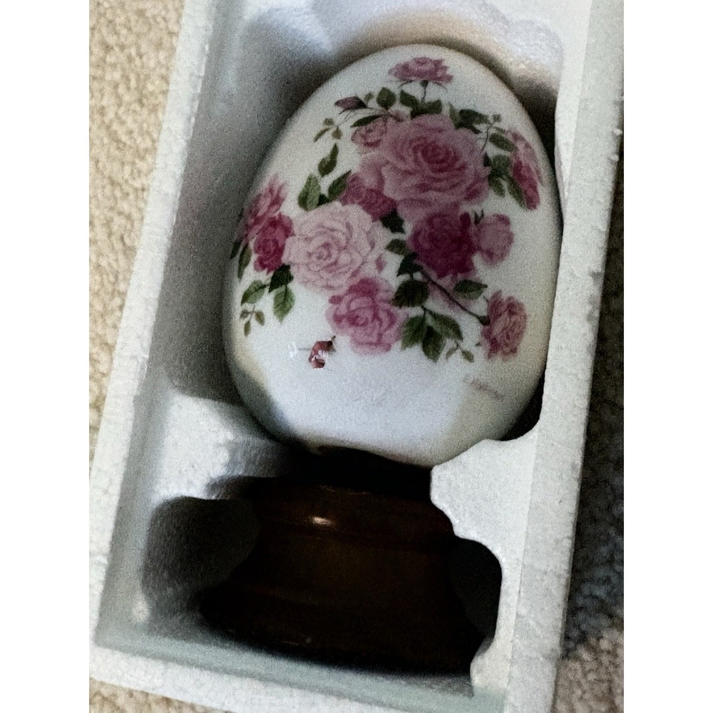 Vintage 1988 Avon "SUMMER'S ROSES" Porcelain Egg Gifts of Nature by E. Hoffman